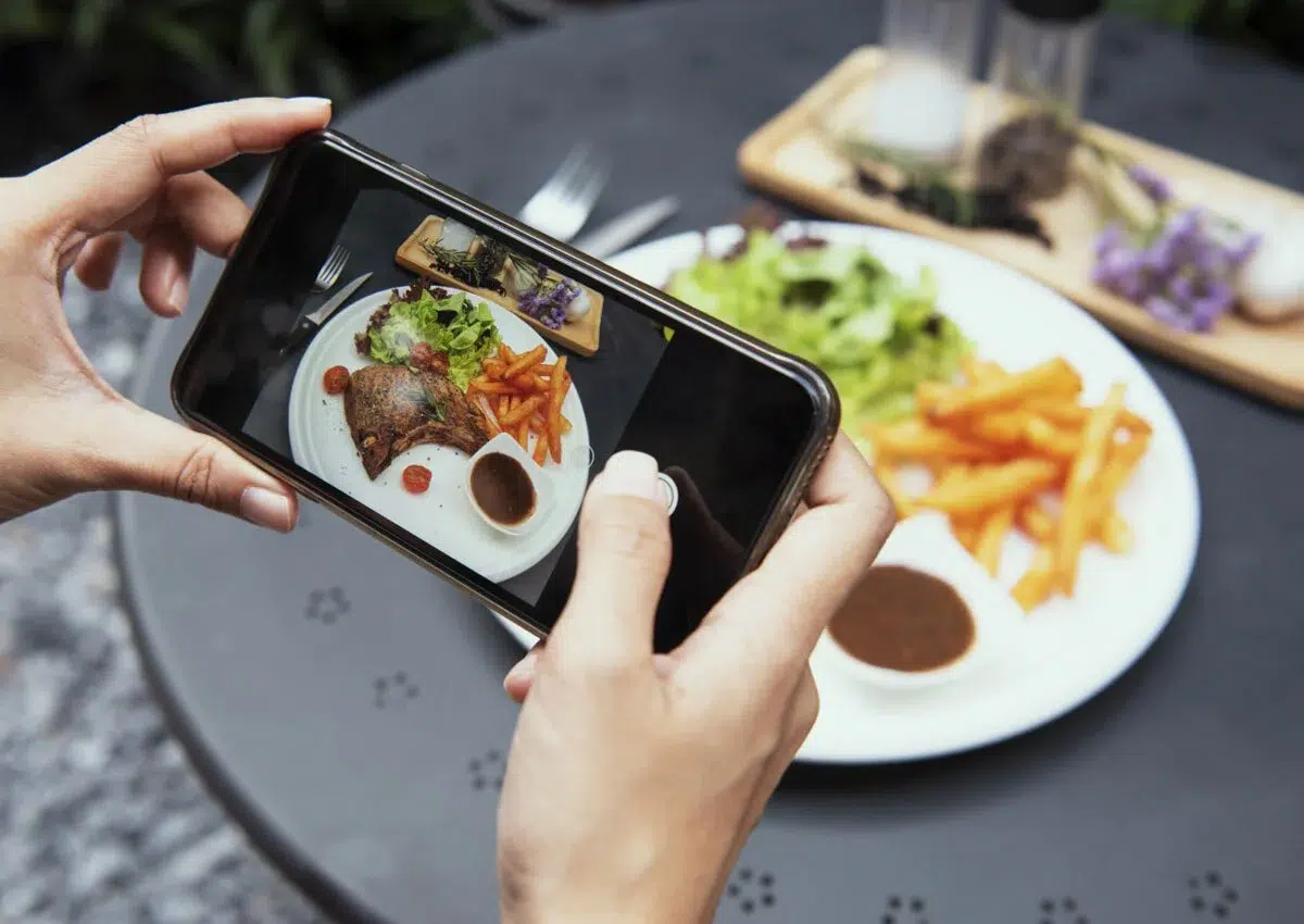 The Complete Guide for Restaurant Social Media Marketing